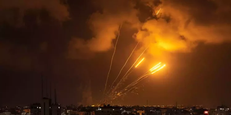 Yihad Islámica dispara cohetes contra Tel Aviv pese a un alto al fuego en curso