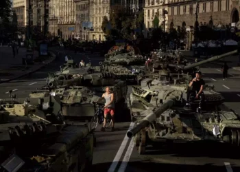 Ataque ruso en el centro de Ucrania mata a 22 personas mientras el país celebra el Día de la Independencia