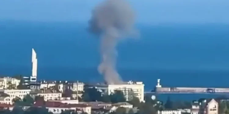 Dron derribado en Crimea incendia el techo del Cuartel General de la Flota del Mar Negro