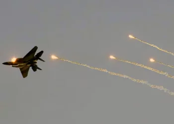 Israel informa a mediadores egipcios que continuaran los ataques en Gaza