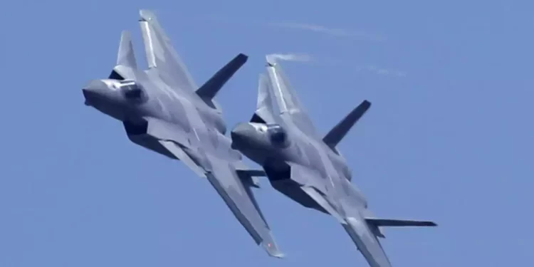 Aviones de guerra chinos sobrevuelan la línea que divide el estrecho de Taiwán