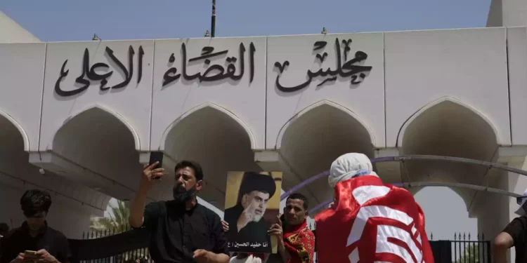 Los partidarios del clérigo chiíta de Irak exigen elecciones anticipadas
