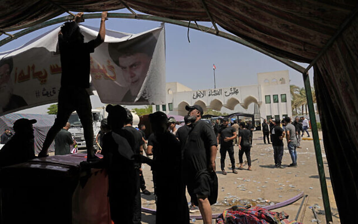 Los partidarios del clérigo chiíta de Irak exigen elecciones anticipadas