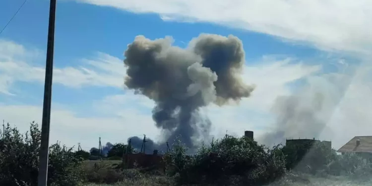 Las explosiones en la base aérea de Crimea provocaron más daños de los que Rusia afirma