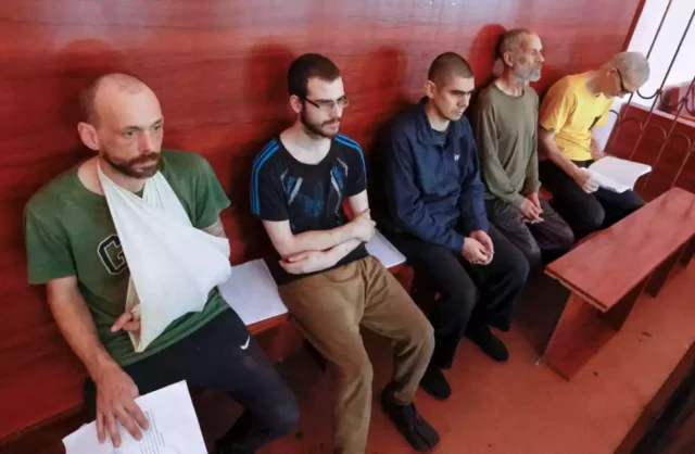 Tribunal de Donetsk acusa a británicos, suecos y croatas como mercenarios: 3 enfrentan pena de muerte