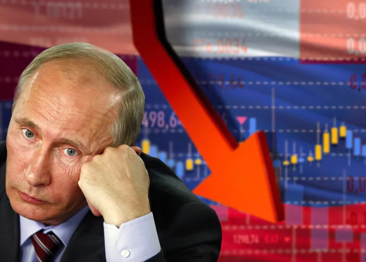 Según numerosos expertos y una investigación de la Universidad de Yale, el efecto de las sanciones occidentales en la economía rusa es mucho mayor de lo que indican las estadísticas oficiales del país.