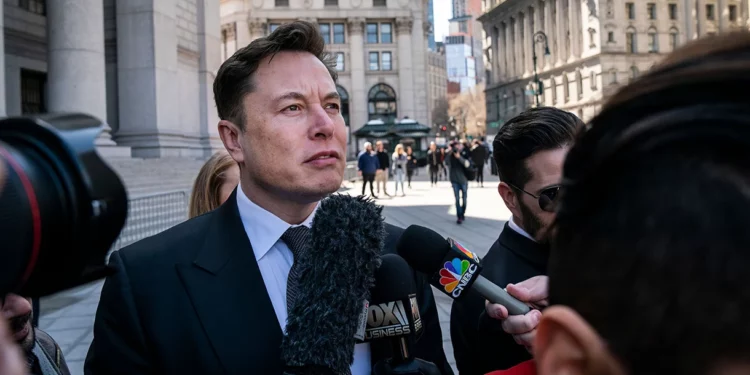 Elon Musk vende $7.000 millones de acciones de Tesla