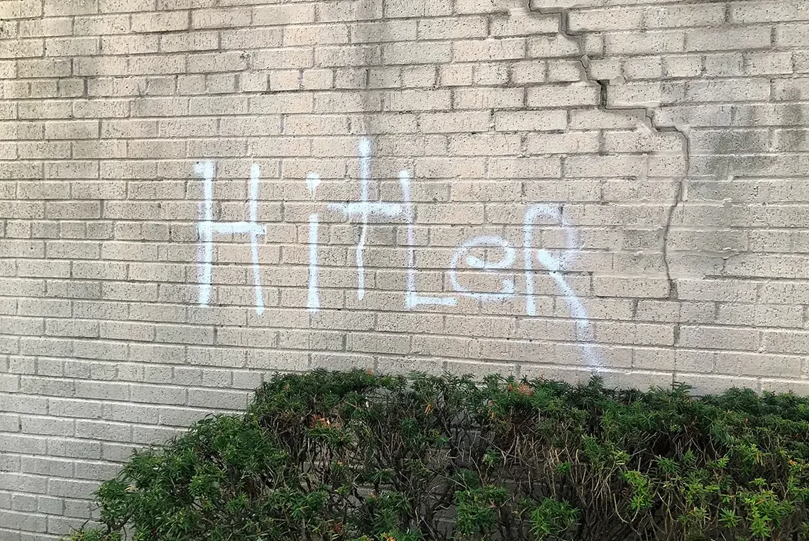 Vándalos escriben “Hitler” en una sinagoga de Nueva York