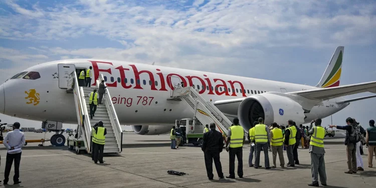 Ethiopian Airlines suspende a los pilotos que se quedaron dormidos durante el vuelo