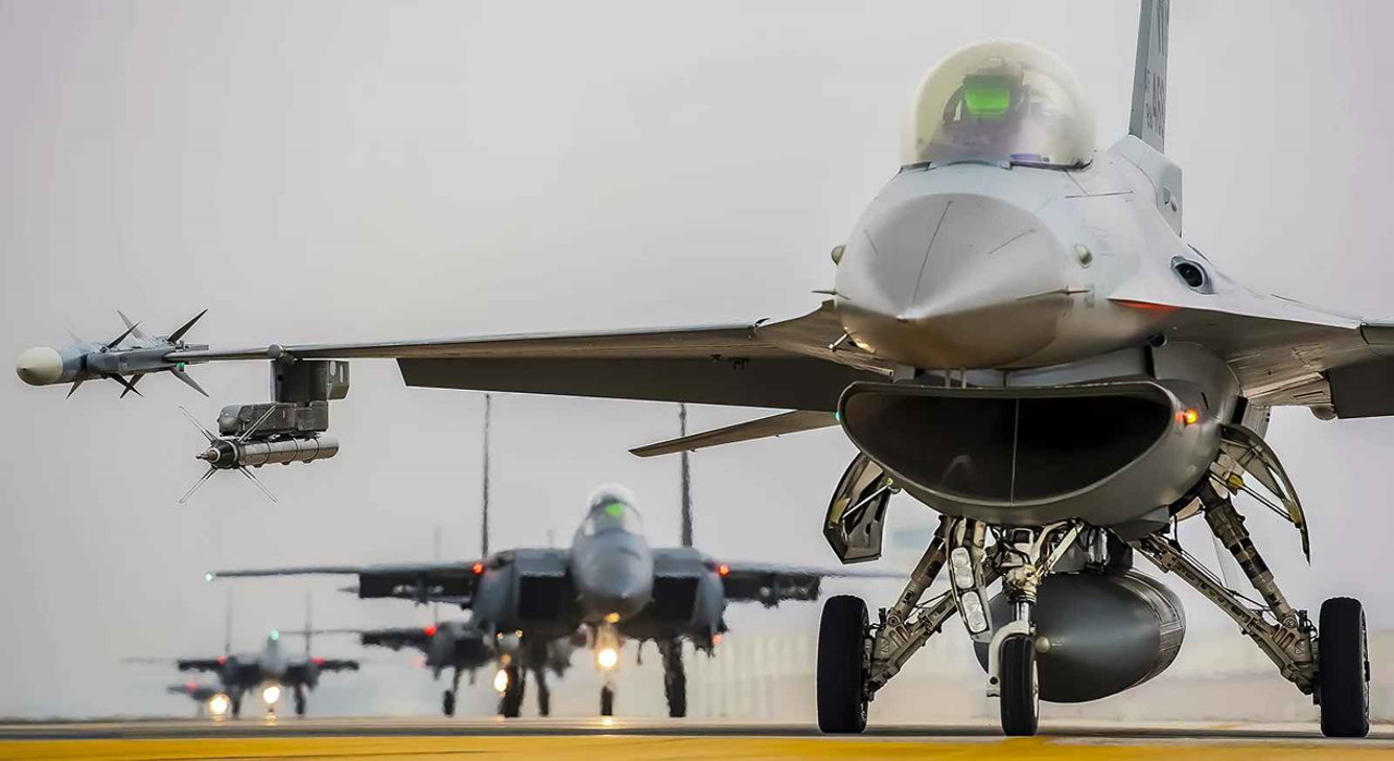 Ucrania renueva la petición de cazas F-16