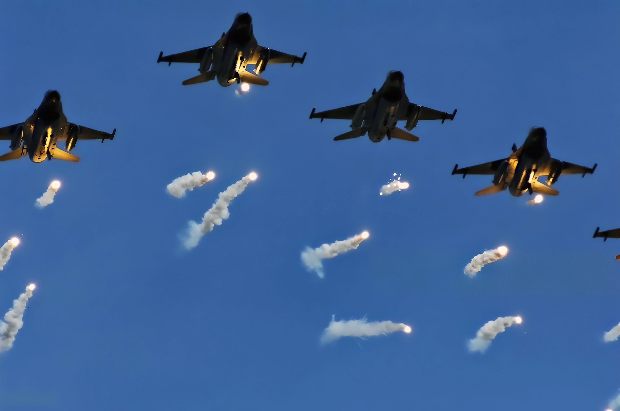 Los más de 200 F-16 de Taiwán enviaron un mensaje a China rugiendo en el cielo nocturno