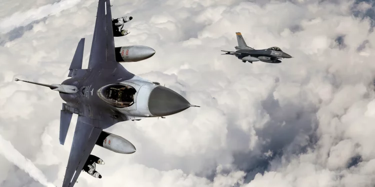 La USAF enfrentó a los F-16 en simulacro de combate
