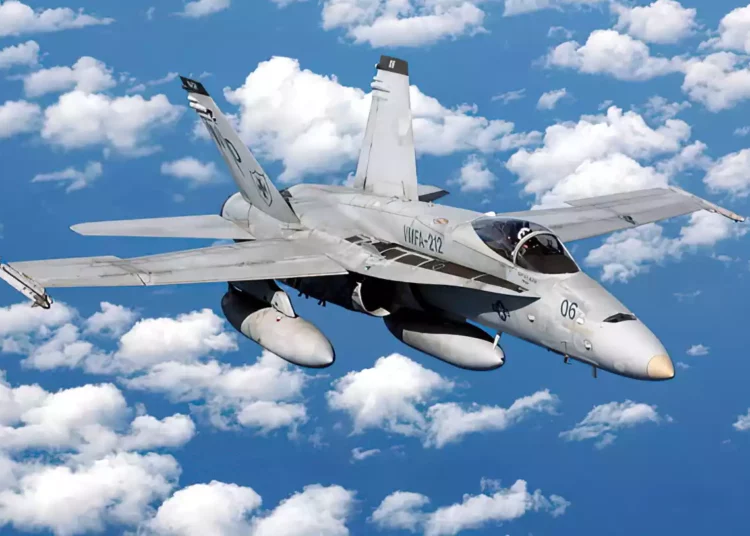 Cuatro cazas F/A-18C Hornet estadounidenses se trasladan de Polonia a Italia