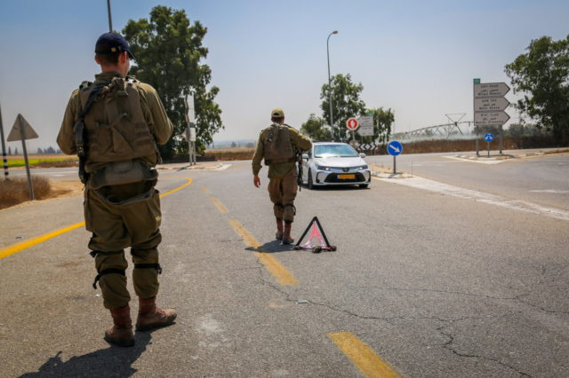 Las FDI ordenan el cierre de las carreteras en zonas aledañas a Gaza