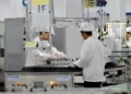 Los responsables de seguridad de Taiwán quieren que Foxconn abandone su participación en el fabricante de chips chino