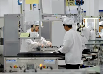 Los responsables de seguridad de Taiwán quieren que Foxconn abandone su participación en el fabricante de chips chino
