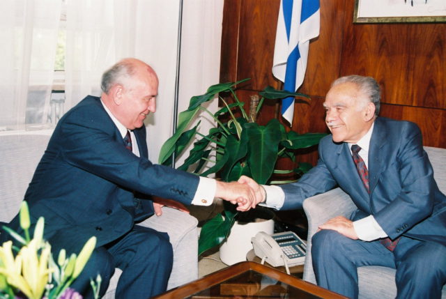 Líderes israelíes elogian al “valiente” y “visionario” Gorbachov