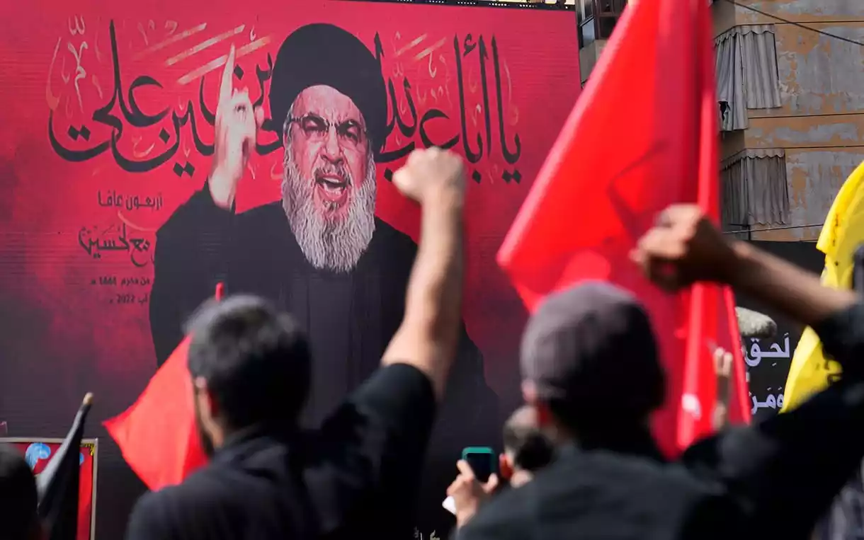 Los partidarios de Hezbolá elogian el atentado contra Salman Rushdie