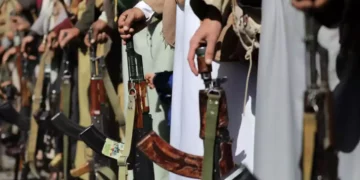 EE.UU. insta a los Hutíes de Yemen a liberar a la embajada y al personal de la ONU