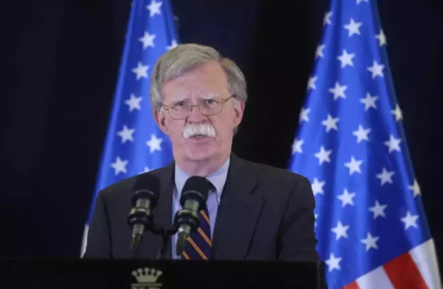 Oficial iraní sancionado por presunto plan para asesinar a exasesor de Trump