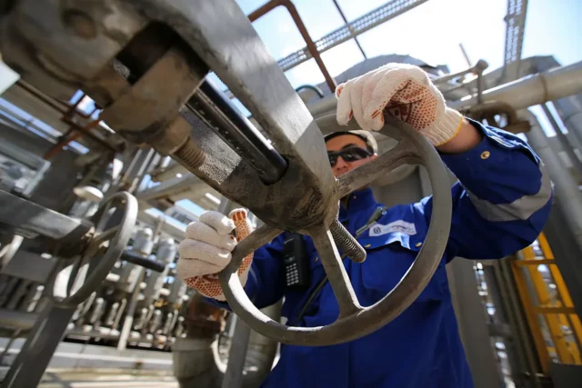 China y Occidente quieren que el petróleo kazajo siga fluyendo