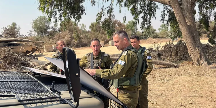 Jefe de las FDI recorre la frontera con Gaza en el tercer día de alerta