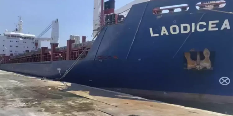 Barco sirio que transportaba grano ucraniano robado parte del Líbano tras una investigación
