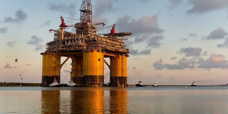 Shell detiene la producción de petróleo en tres plataformas del Golfo de México