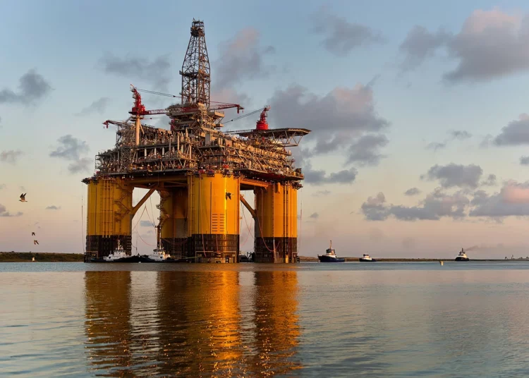 Shell detiene la producción de petróleo en tres plataformas del Golfo de México