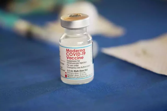 Moderna demanda a Pfizer y BioNTech por patentes de la vacuna contra el COVID