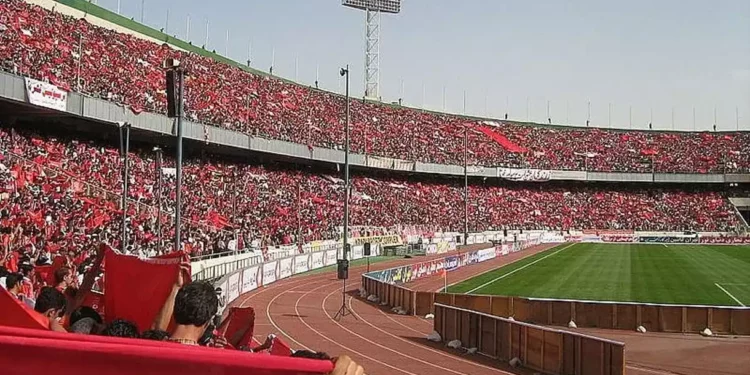 Irán permite el ingreso de mujeres a un estadio de fútbol