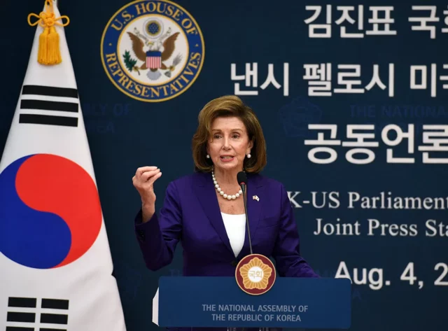 El presidente de Corea del Sur desaira a Nancy Pelosi