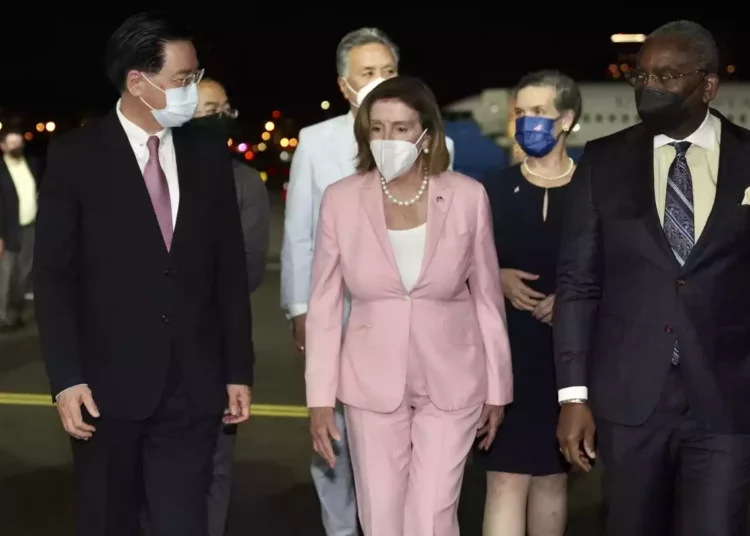 Pelosi visita Taiwán: China promete una respuesta militar “selectiva”