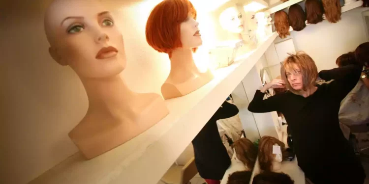 Roban pelucas destinadas a pacientes con cáncer en un hospital de Tel Aviv