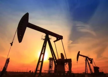 El petróleo cae más de 7 dólares por la inflación y las exportaciones de Irak