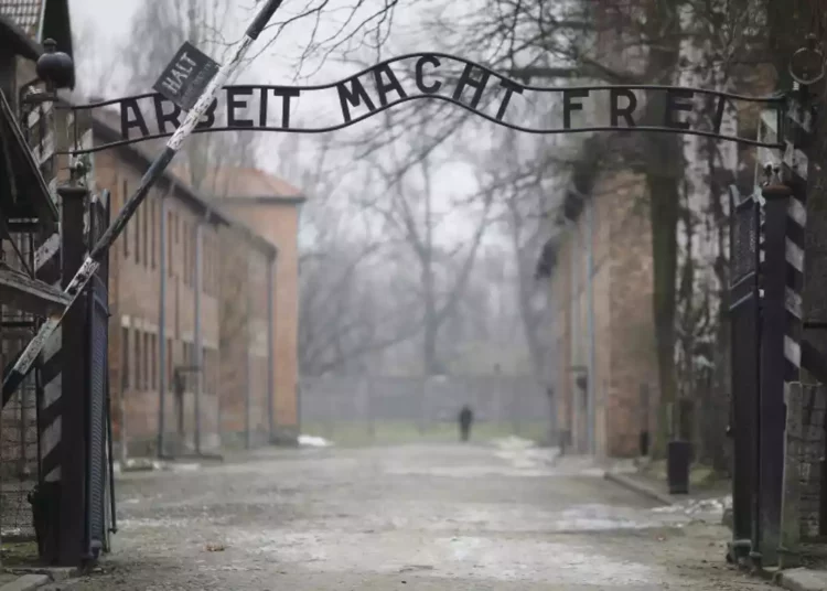 Polonia intenta reescribir el papel del país en el Holocausto