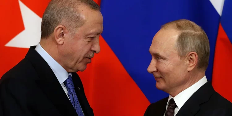 Los crecientes vínculos de Turquía con Rusia encienden alarmas en Occidente