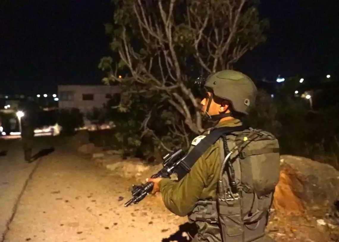 Las FDI y la policía incautan armas en redadas nocturnas en Judea y Samaria “