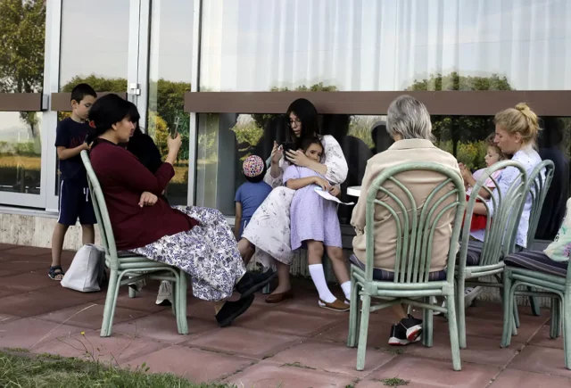 Refugiados judíos ucranianos encuentran paz en un refugio en Hungría