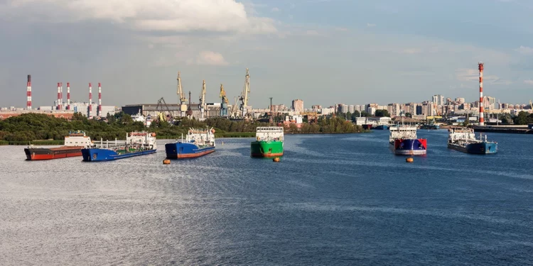 AIE: La producción rusa de petróleo resiste, pero el embargo de la UE podría hacerla caer