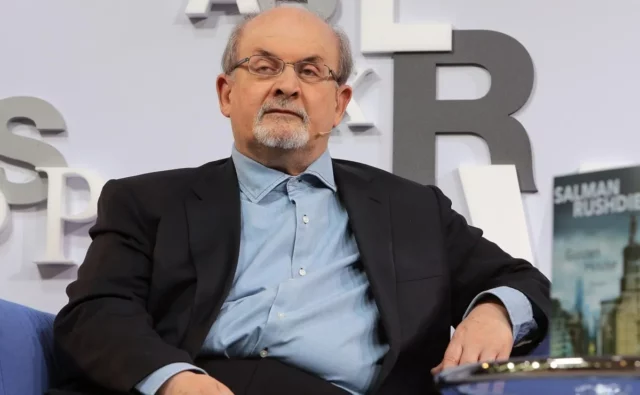 Salman Rushdie apuñalado en un acto en Nueva York