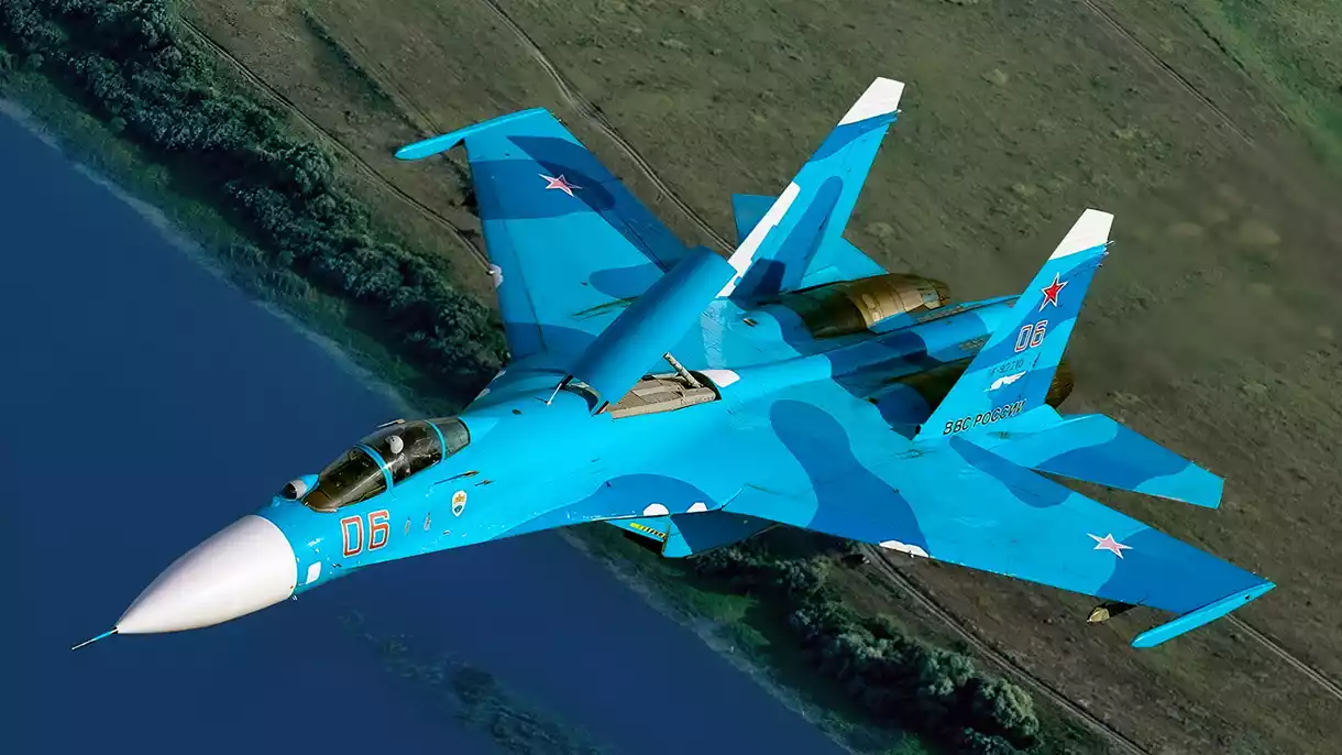 Die ukrainische Su-27 Flanker kämpft über dem Donbass gegen ein russisches Kampfflugzeug
