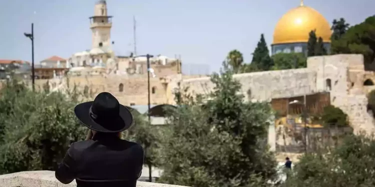 Miles de judíos visitan el Monte del Templo para celebrar Tisha B'Av