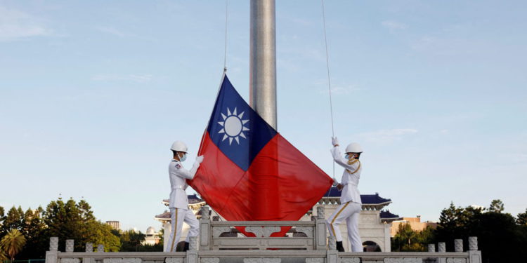 Taiwán realiza disparos contra un dron chino cerca de una isla en alta mar