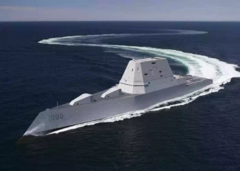 La Marina de EE.UU. añade misiles hipersónicos a sus destructores furtivos Zumwalt
