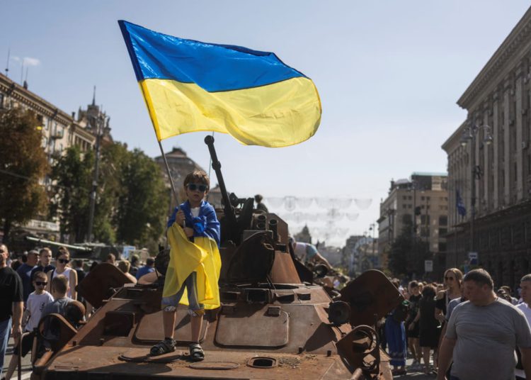Ucrania prohíbe las celebraciones del Día de la Independencia por temor a bombardeos rusos