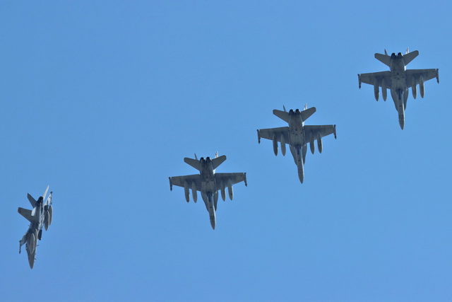 Cuatro cazas F/A-18C Hornet estadounidenses se trasladan de Polonia a Italia