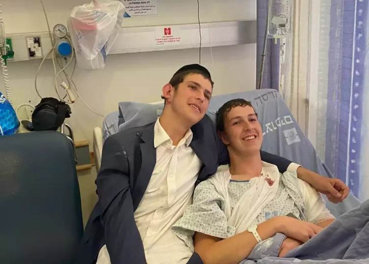 Hermanos heridos en un atentado en Jerusalén se reúnen tras sobrevivir de “milagro”