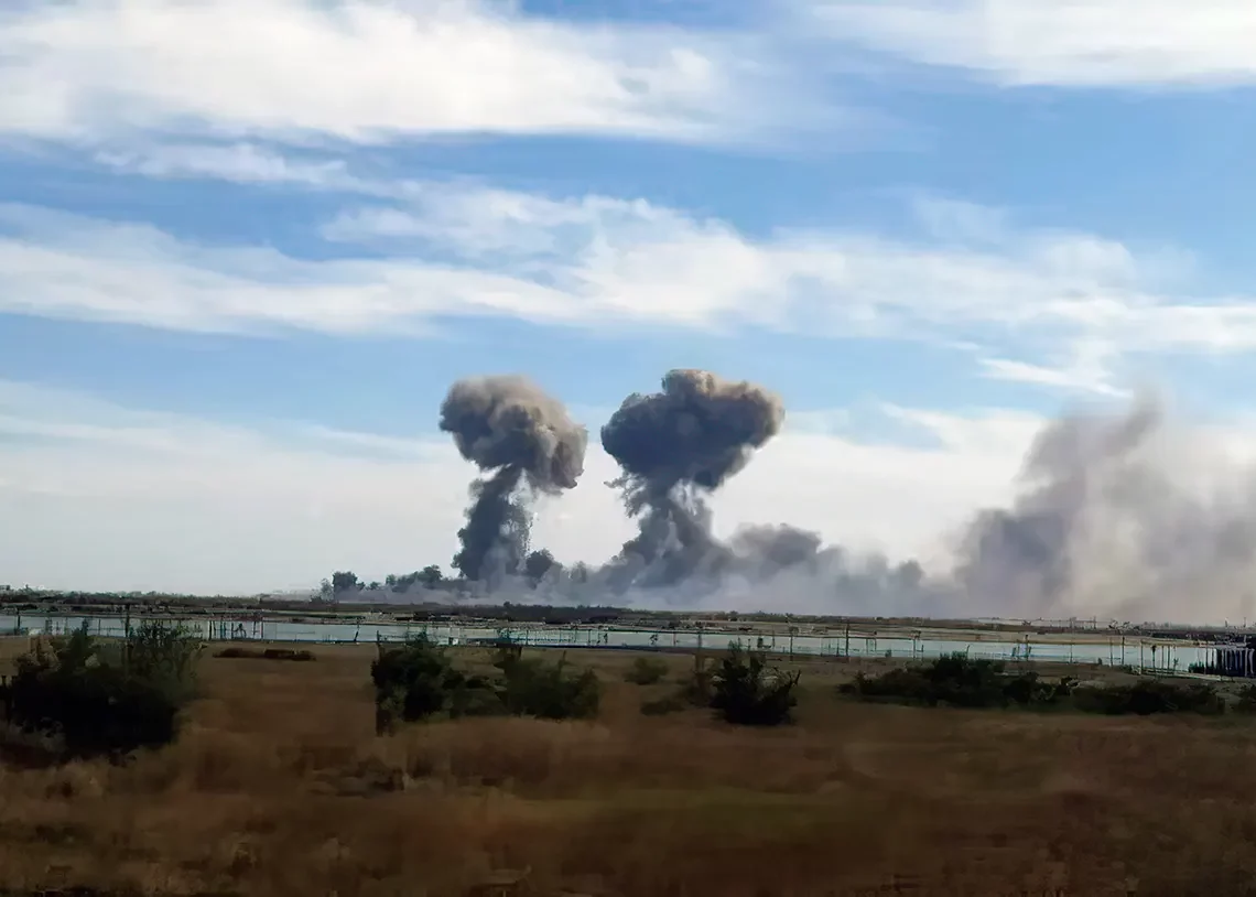 Explosiones sacuden una base aérea en la Crimea anexionada por Rusia