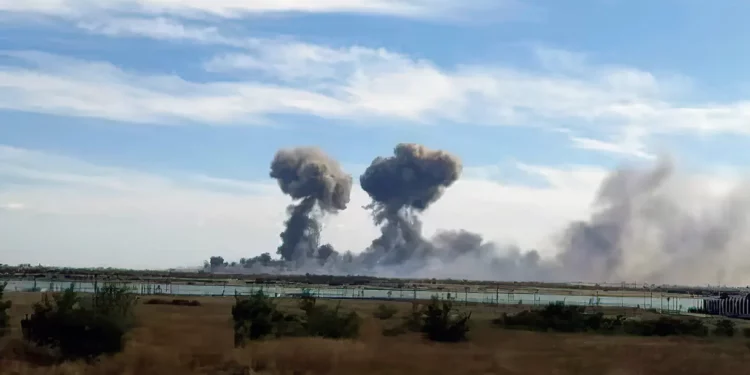 Explosiones sacuden una base aérea en la Crimea anexionada por Rusia